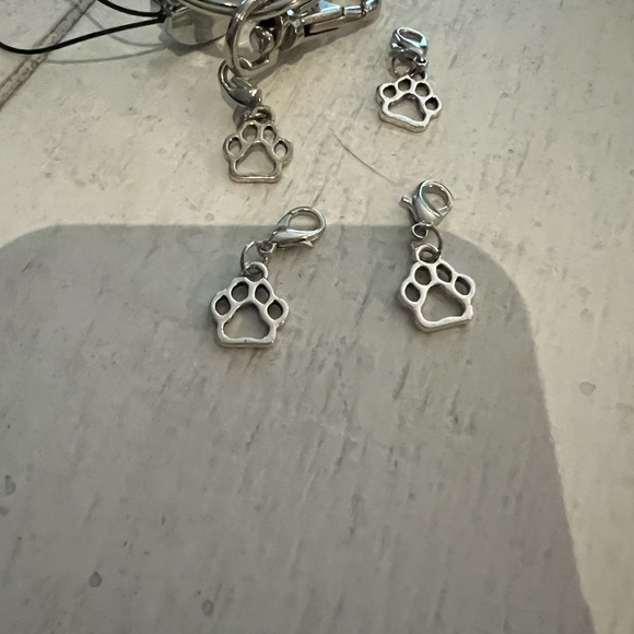Nwt Silver Paw charm with Lobster claw closure - Picture 3 of 3